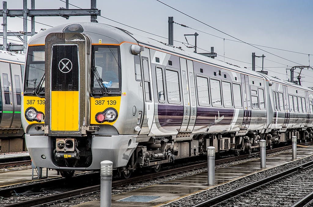 London: Discounted Express Train To/From Heathrow Airport & Paddington - Photo 1 of 4